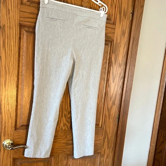Hilary Radley Large Light Gray Capris - Picture 2 of 3